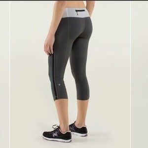 Lululemon Race With Grace Crop Soot Light / Wee Stripe White Ambient Grey Sz 2
